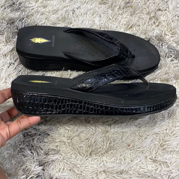 Volatile black sandal sz 11